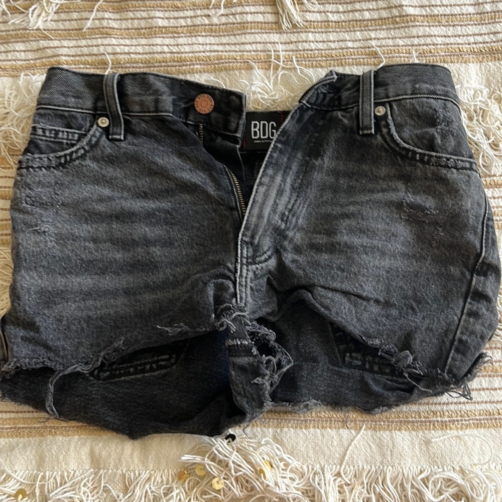 girlfriend high rise URBAN OUTFITTER SHORTS, black size 24